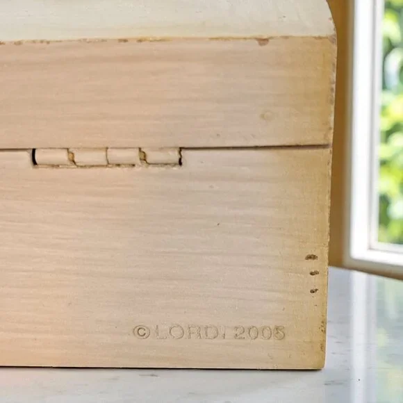 FLAWED WILLOW TREE Susan Lordi Friendship Trinket Box ~ Demdaco (2005) - Picture 5 of 9